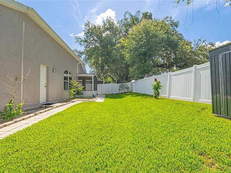 1914 Samantha Ln — Photo 41