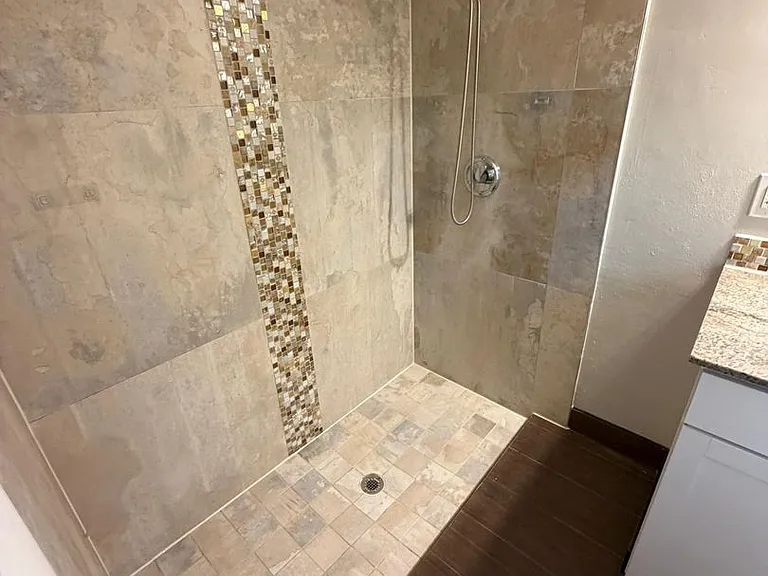702 SE 47th St #2 — Photo 24