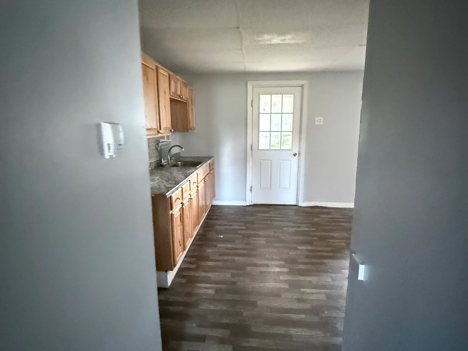 3 bed, 900 sqft, $1,400 — Photo 3