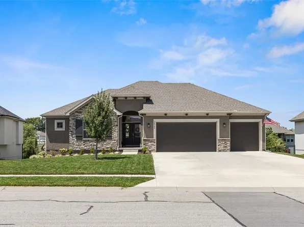 19700 Norton St, Spring Hill, KS 66083