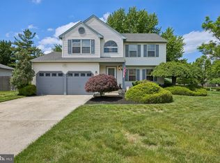 11 Amberfield Dr, Delran, NJ 08075