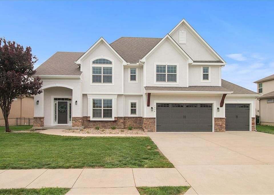 1st image of 1854 NE Park Ridge Dr