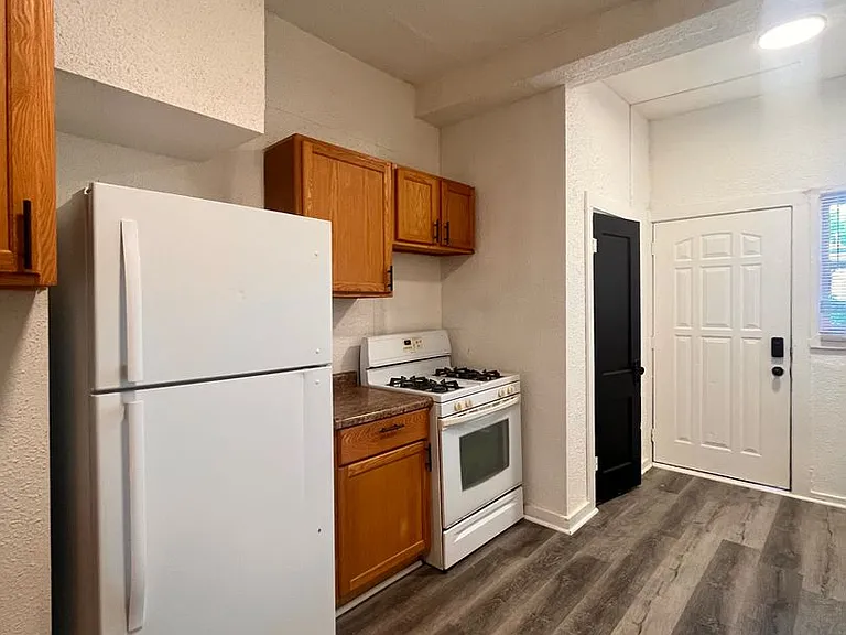 319 Franklin Ave — Photo 27