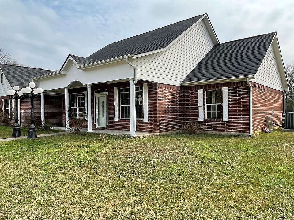 1st image of 104 Woodward Lane