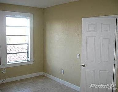 5th image of 2404 Woodstock Dr