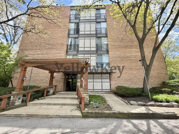 5820 Oakwood Dr Unit 2H, Lisle, IL 60532