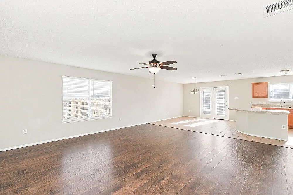 3 bed, 2.0 bath, 1654 sqft, $2,070 — Photo 3