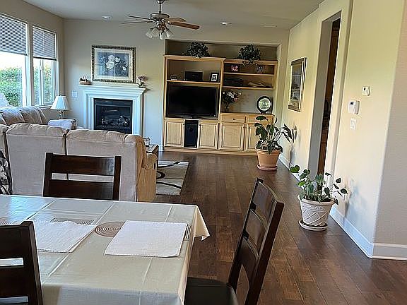 3rd image of 320 Allaire Cir
