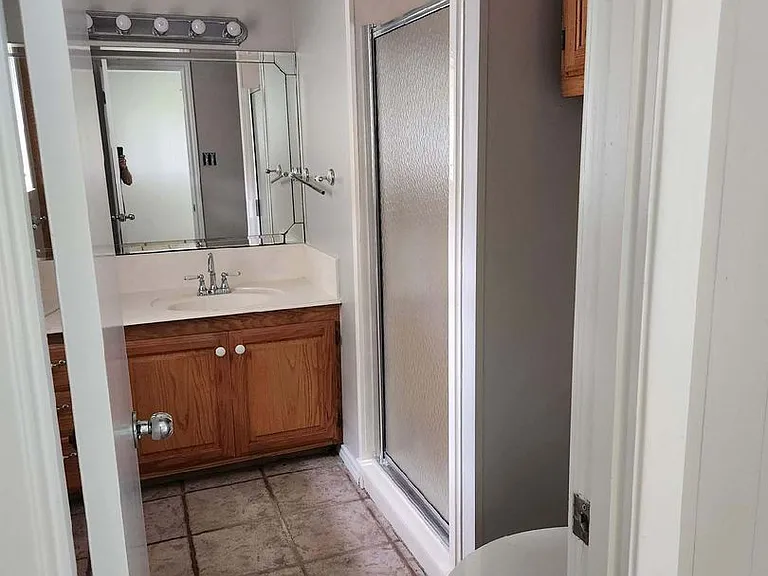 8174 FM 1402 — Photo 4
