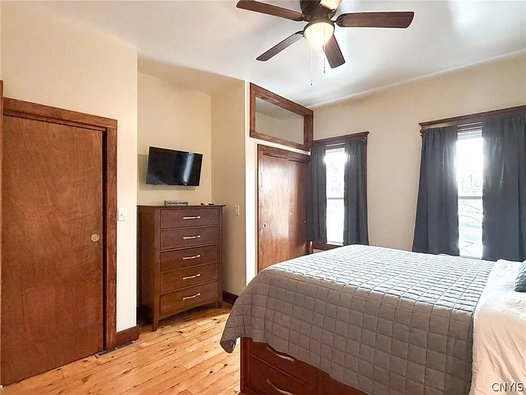 1015 White Pl — Photo 18