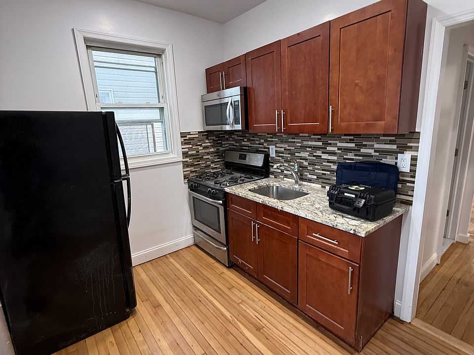 1st image of 263 Logan Ave #2A