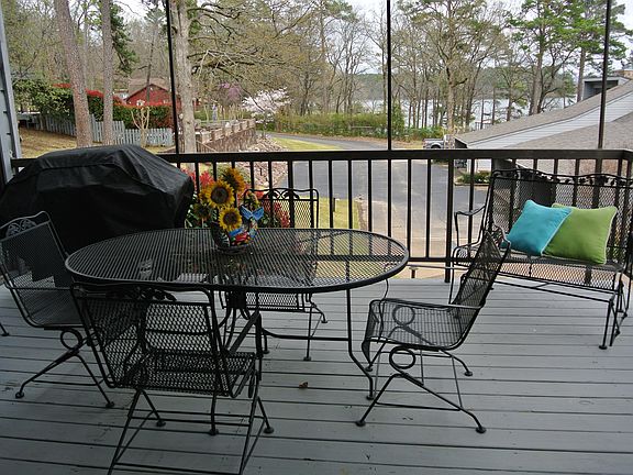 3rd image of 304 Lookout Pt APT C1