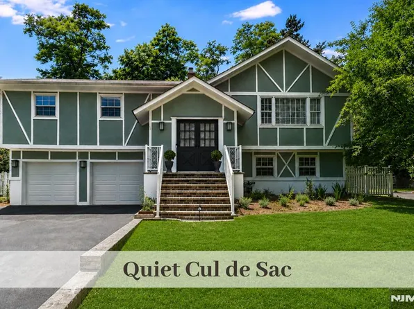 11 Stone Ridge Ln, Ho Ho Kus, NJ 07423