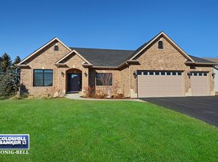 1261 Clearwater Dr, Yorkville, IL 60560