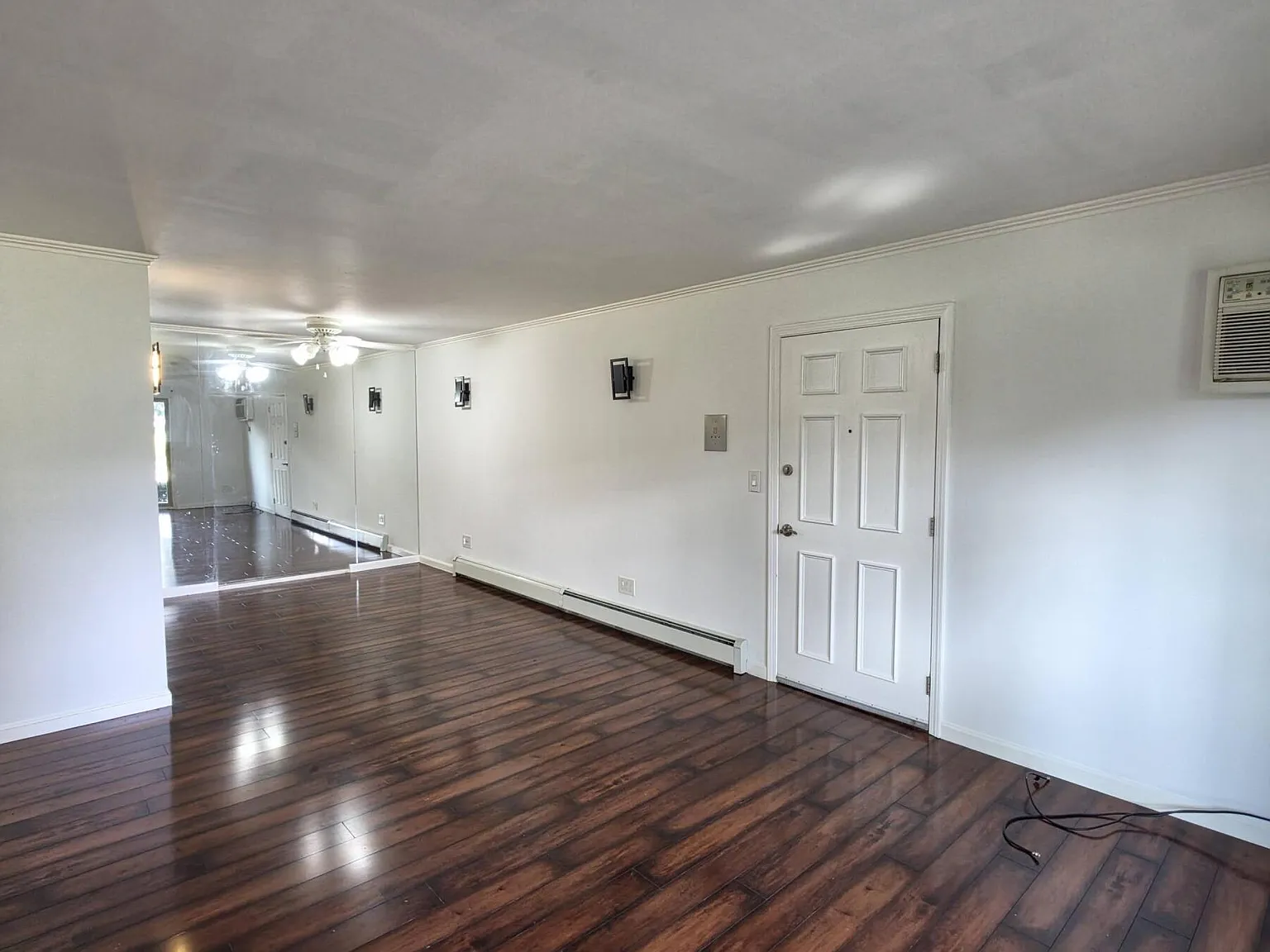 2 bed, 1.0 bath, 868 sqft, $1,350 — Photo 3