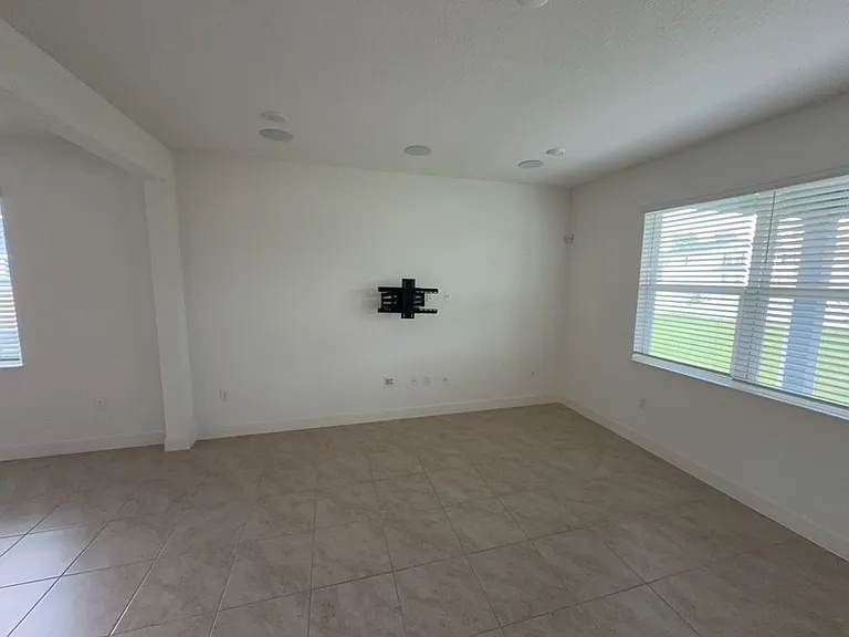 3230 Sanctuary Dr — Photo 5