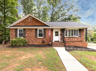 6947 Woodstock Dr, Charlotte, NC 28210