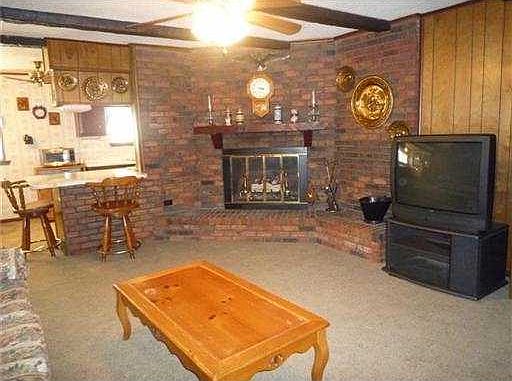 4th image of 1910 Nie Pkwy