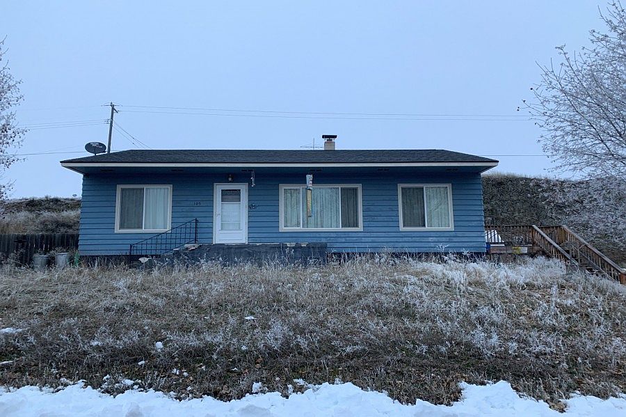 1st image of 105 NW Cliff Ave