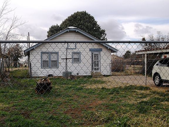 3rd image of 928 Oak St