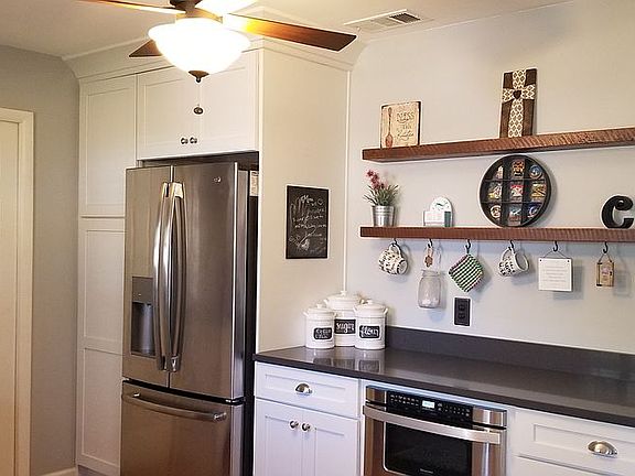 Kitchen - quartz counters