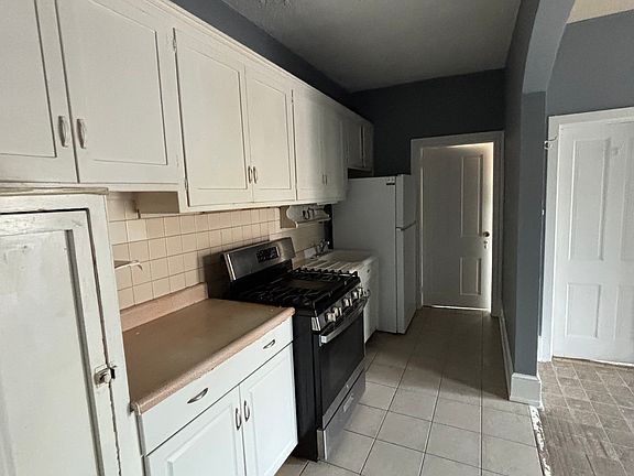 4th image of 1003 W Main St APT 3