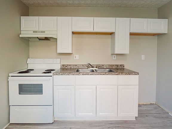 3rd image of 4126 W 8th St #6