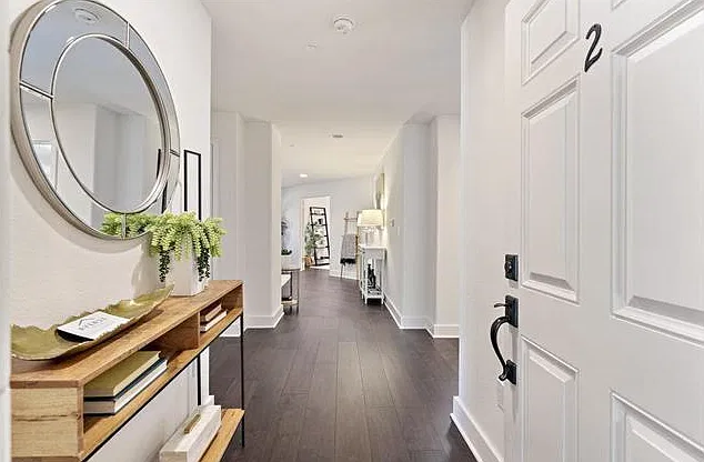 2 bed, 1600 sqft, $4,995 — Photo 2