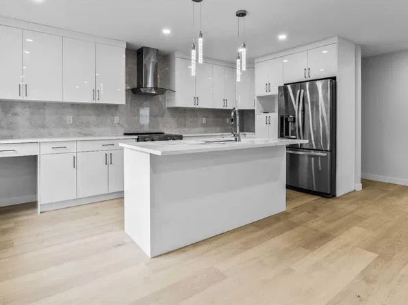 48 W Doverglen Cres SE, Calgary, AB T2B 2P6