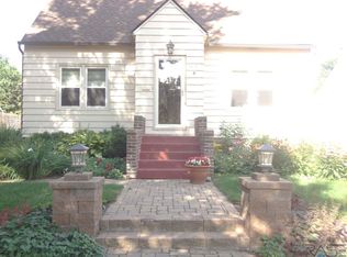 915 S 1st Ave, Sioux Falls, SD 57104