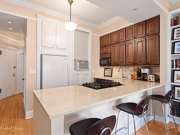 2nd image of 406 W 46th St APT 4A