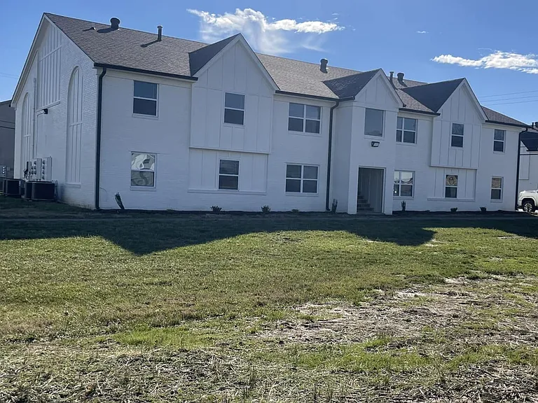 Creekwood Flats — Photo 2