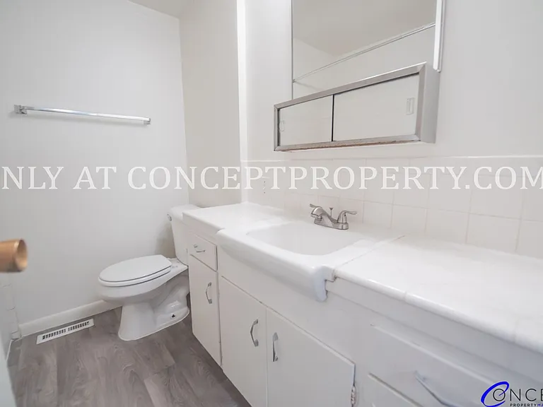 425 E 3rd Ave — Photo 58