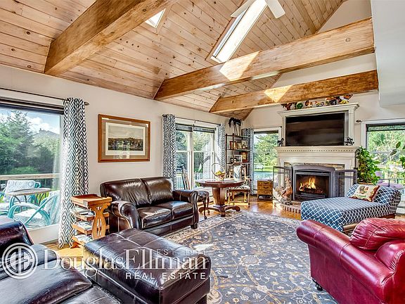 4th image of 409 West Ln