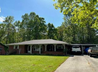 636 Washington Ave, Etowah, TN 37331