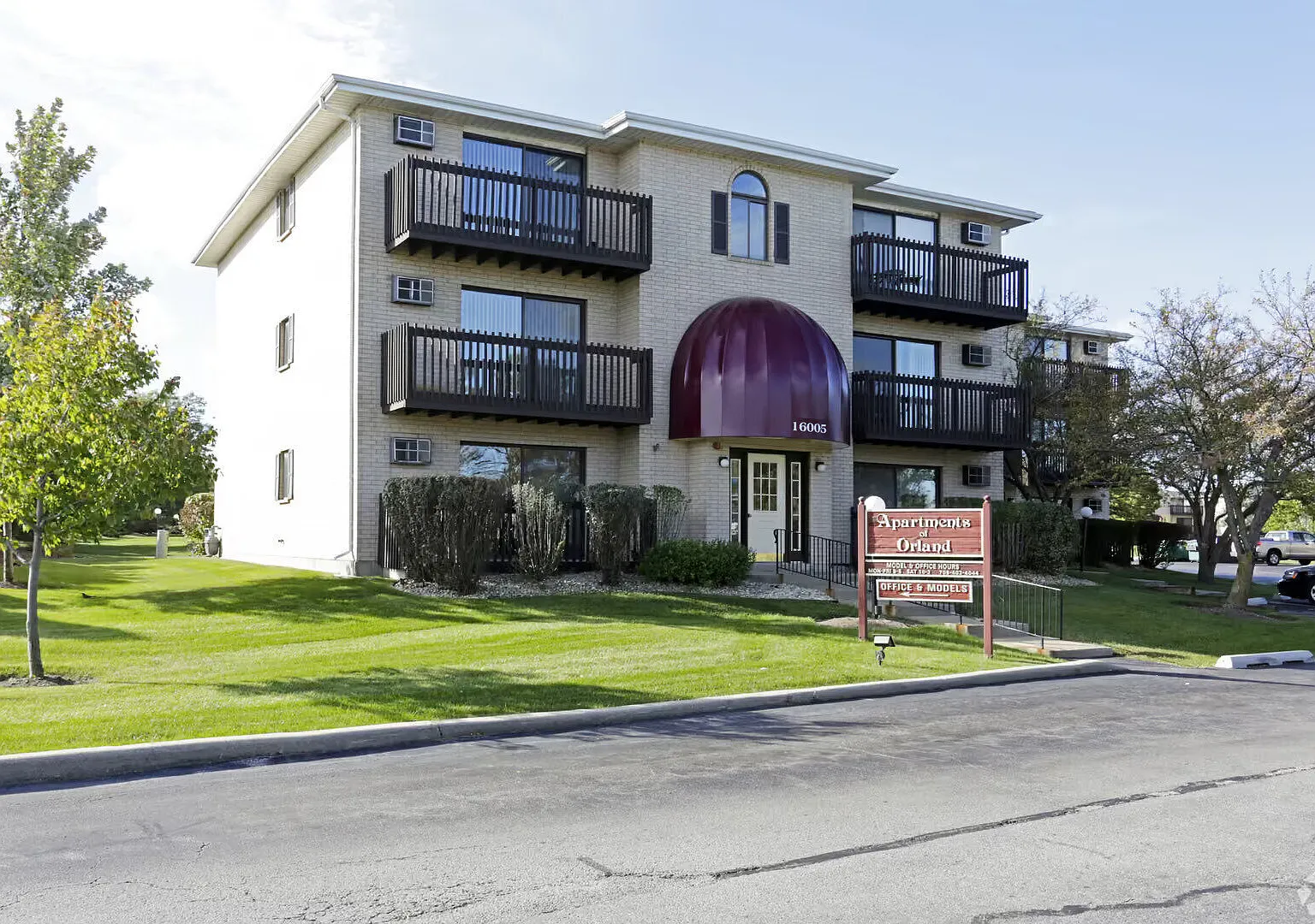 Modern and Polished Two Bedroom apartment Located in Orland! — Photo 1