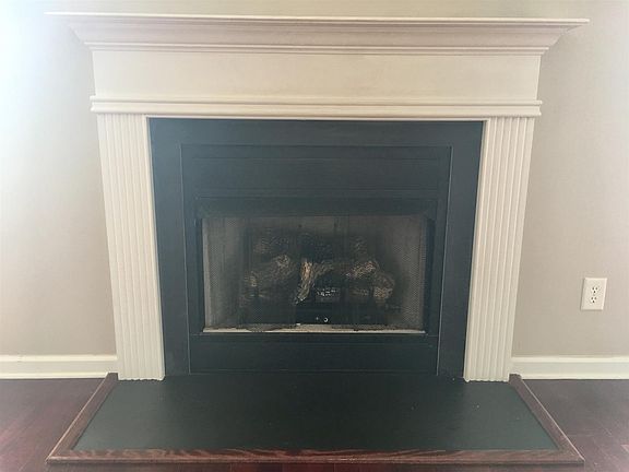 4th image of 3483 Oak Creek Dr