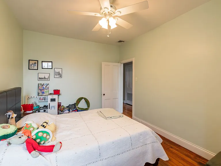206 S 43rd St — Photo 31