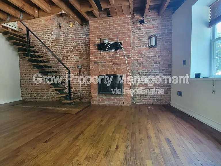 1019 S 10th St — Photo 5