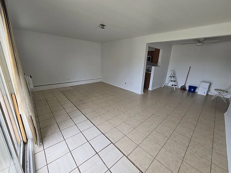 Livingroom 15'8" x 10'8"