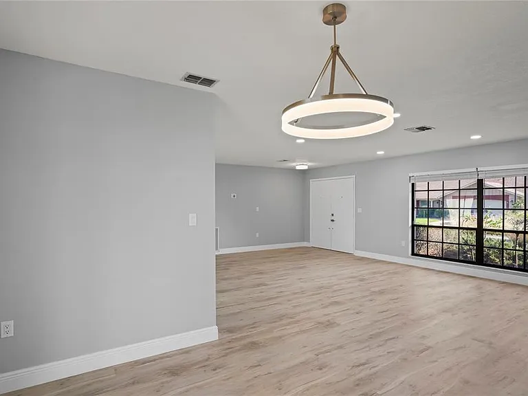 8312 Roxboro Dr — Photo 12
