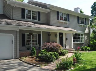 120 Governor Bradford Dr, Barrington, RI 02806