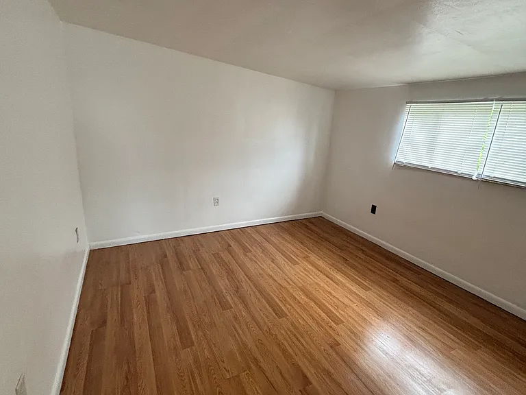 404 Curtin Ave — Photo 9