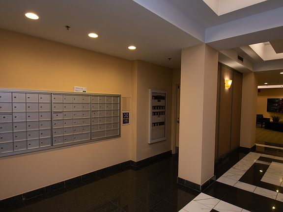 4th image of 220 Lombard St APT 220