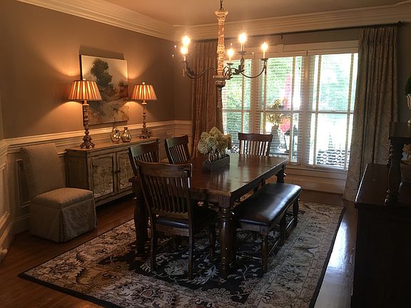 Dinning room w/custom blinds