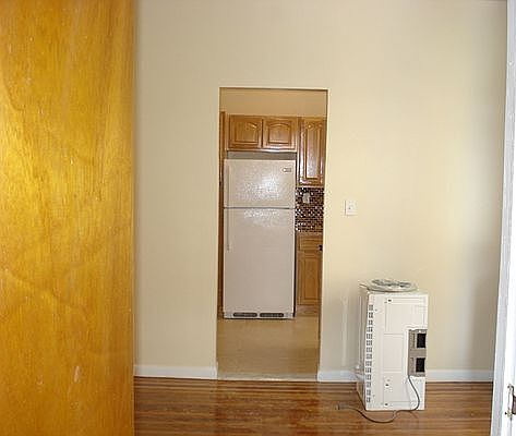 3rd image of 21-09 38th St #1R