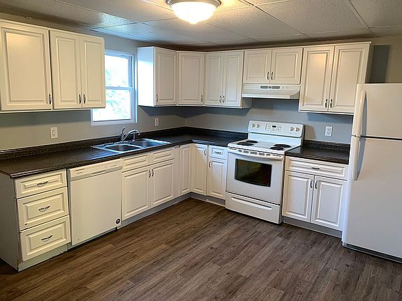 Eat-In Kitchen