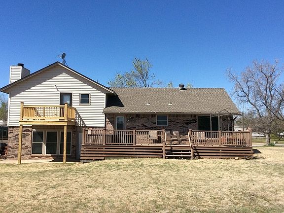 2 decks, upper off master BR