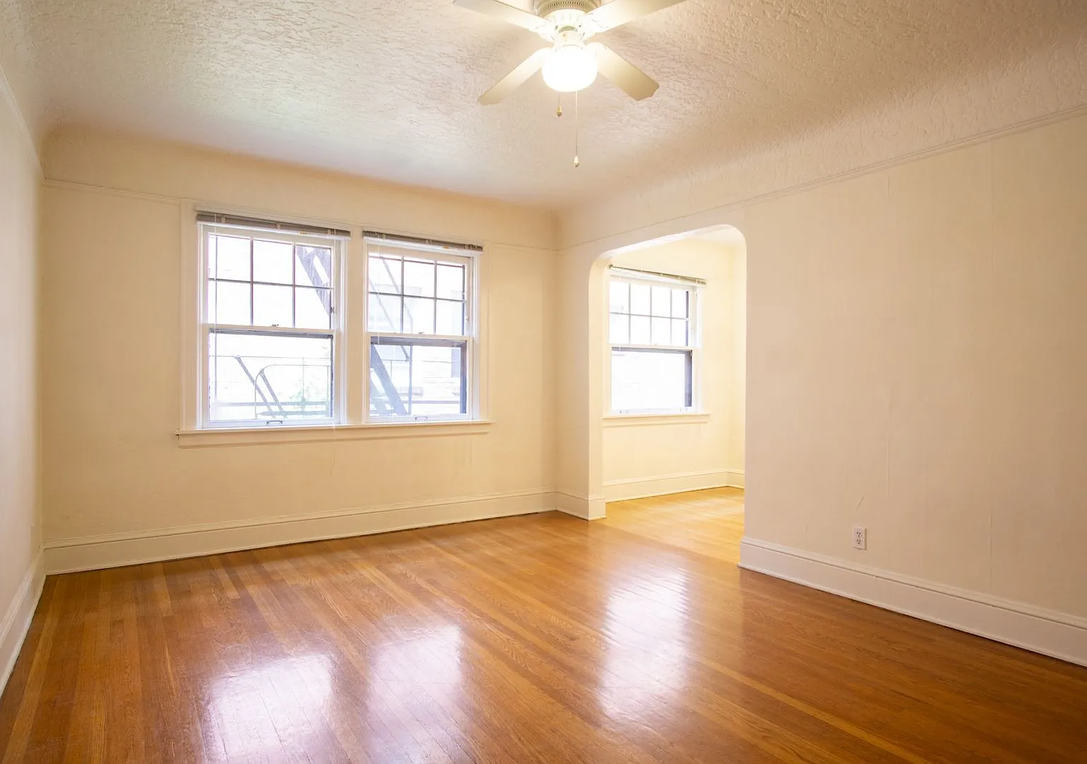 Look & Lease! Garden-level Studio with Newly Refinished Hardwood Floors + Vintage Features! — Photo 3