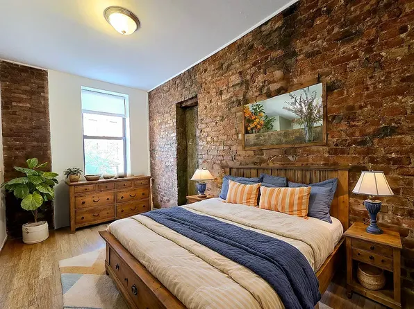 412 Douglass Street image 5 of 15